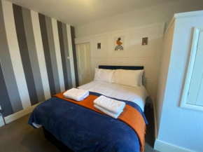 One Bed Self-Contained Flat, Kitchen & Nice Lounge